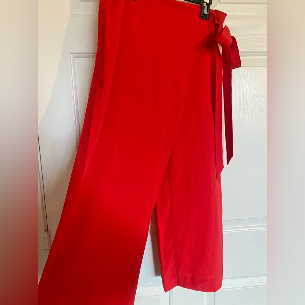 Bebe Red Wrap Waist Cullote Pants size 6 - Picture 2 of 6
